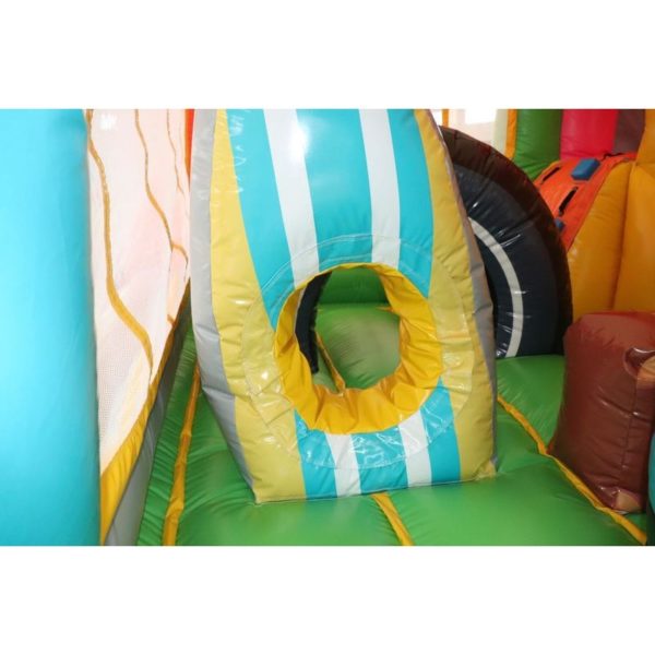 Obstacle trou Chateau Gonflable Route du soleil pour pouvoir passer à l'interieur