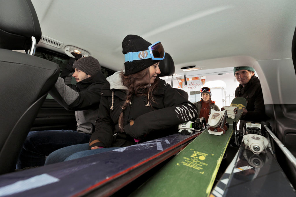 Photo de l'intérieur d'un Mercedes Vito avec ski