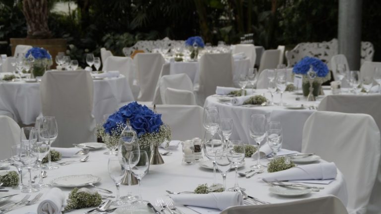 Mobilier de mariage Table et chaise de réception de couleur blanc