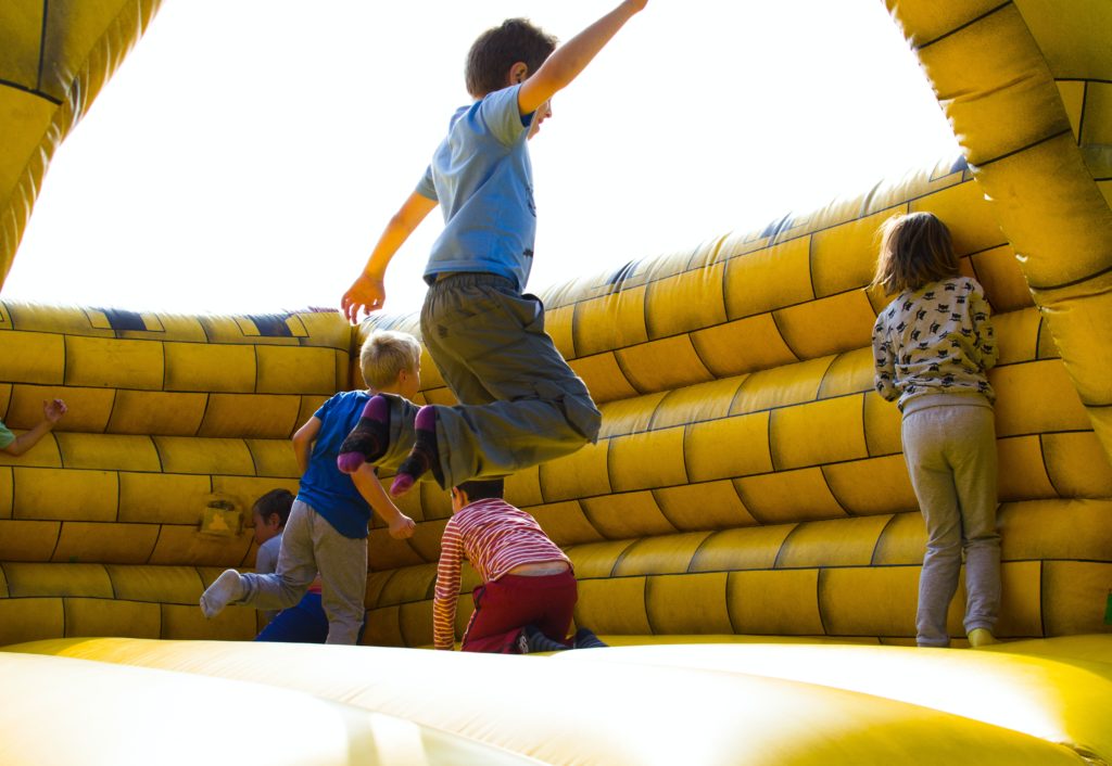 Structures gonflables saut enfants